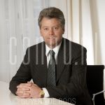 01-03-2005 Bart van Schriek at office of Stage-entertainment in Amsterdam.

[keywords]Posed, Eyecontact, Half Length, Captain of Industry[/keywords]